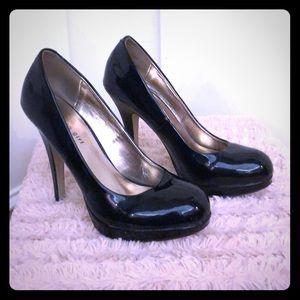 Guess Pumps